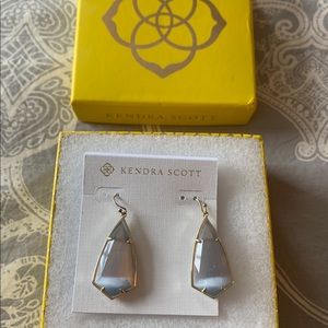 Kendra Scott Carla earrings gold and gray